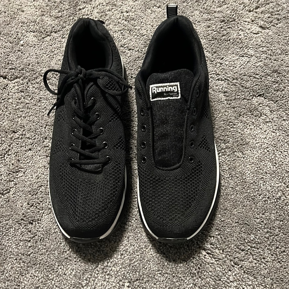 Black Mens/Womens Tennis shoes